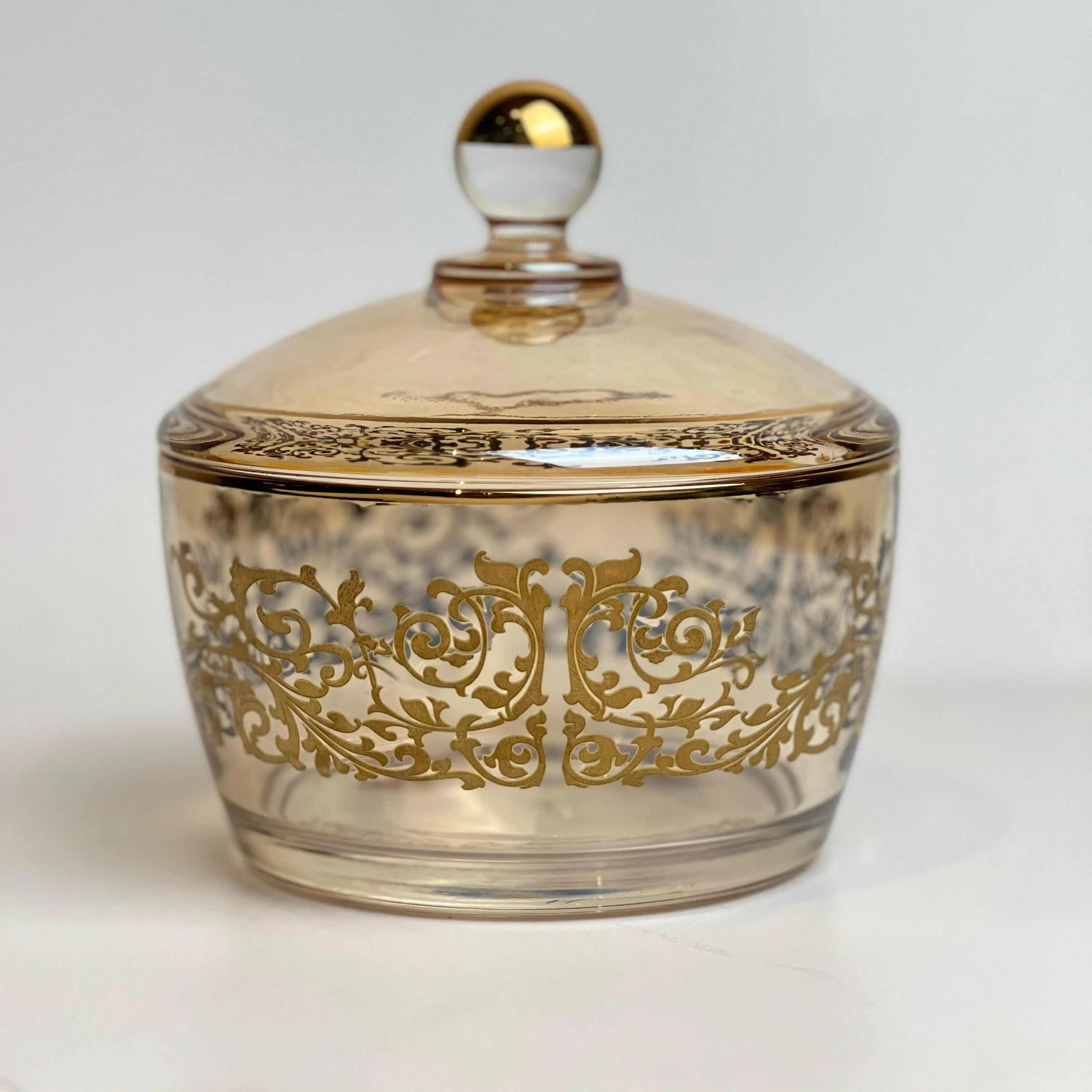 تمرية دينار من سوليتير، لون شفاف وذهبي